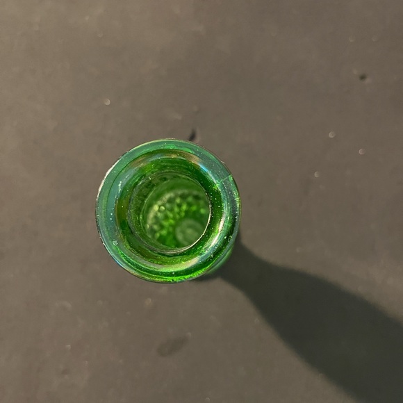 Vintage E O Brody co 8x2 Kelly green vase - Picture 3 of 5